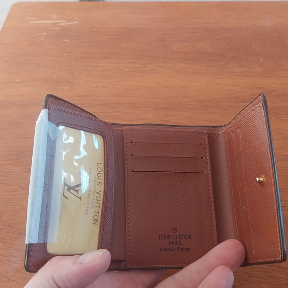 Louis Vuitton Wallet - Picture 4 of 4
